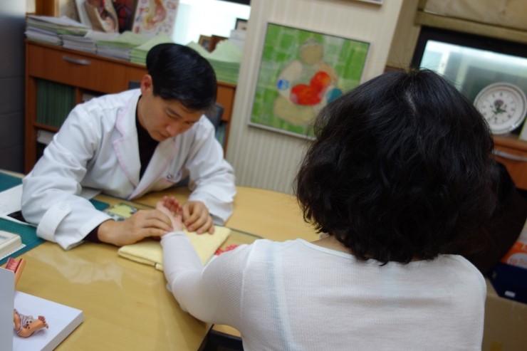 자궁내막증으로 인한 요통과 생리통,이제는 진통제 복용을 하지않아도 될 절도입니다.[대전 유앤그린 여성한의원]