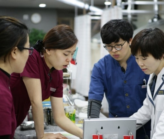 자궁내막증이 만드는 다양하고 복잡한 문제를 바라보는 관점 - 환자의 '고통'과 의사의 '증상' [대전 자궁내막증 유앤그린여성한의원]