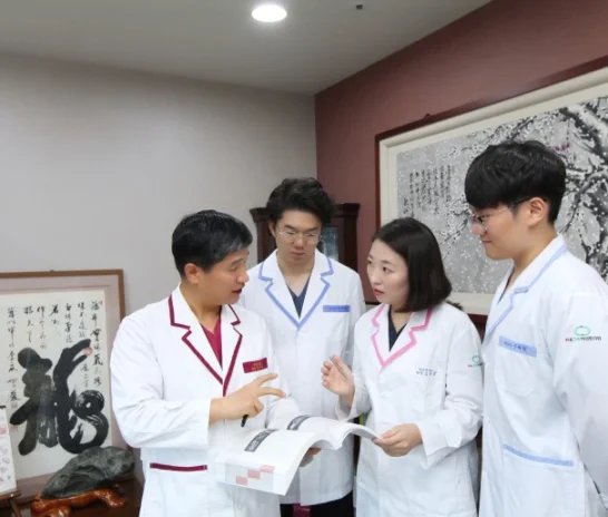 갱년기 여성의 우울증에 한의학적 치료가 효과가 있습니다.[대전 유앤그린 여성한의원]